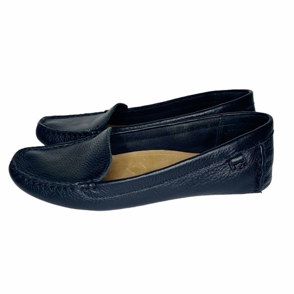 UGG Women's Flores Black Leather Moccasin Flats Size 7.5 round toe slip on flats - Picture 3 of 12
